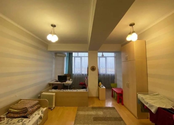 Продаю 4-к квартиру (193 м²) в Бишкеке