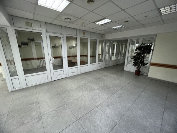 Продаю -к офис (1452 м²) в Бишкеке