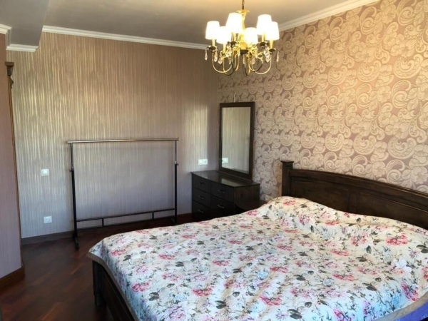 Продаю 3-к квартиру (100 м²) в Бишкеке