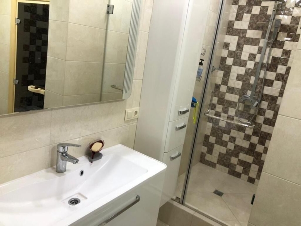 Продаю 3-к квартиру (100 м²) в Бишкеке