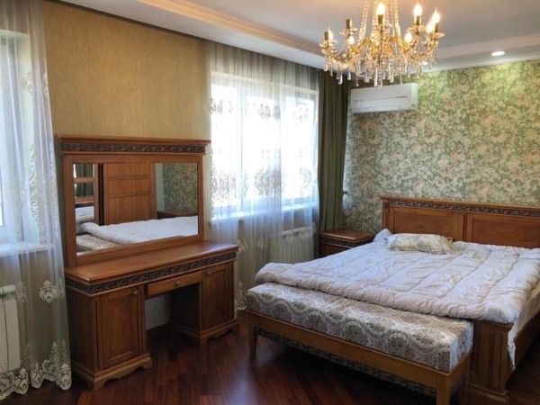 Продаю 3-к квартиру (100 м²) в Бишкеке