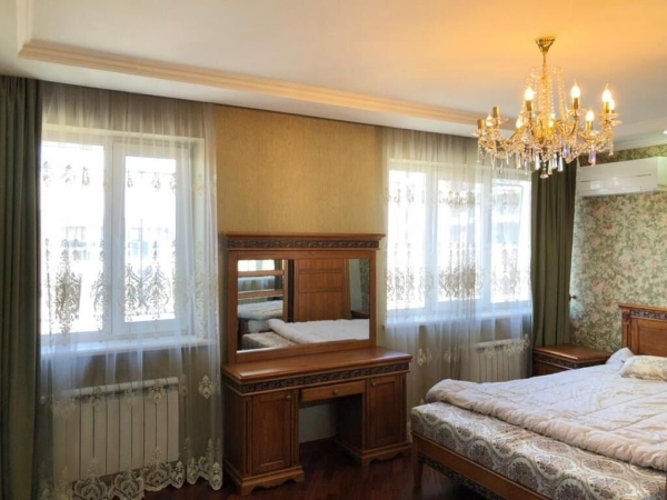 Продаю 3-к квартиру (100 м²) в Бишкеке