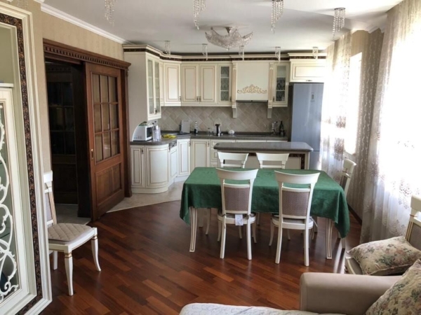 Продаю 3-к квартиру (100 м²) в Бишкеке