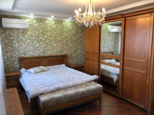 Продаю 3-к квартиру (100 м²) в Бишкеке