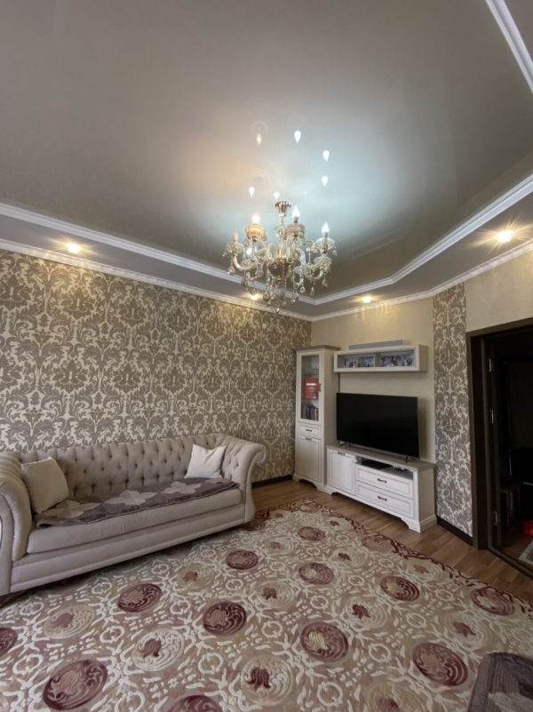 Продаю 3-к квартиру (90 м²) в Бишкеке