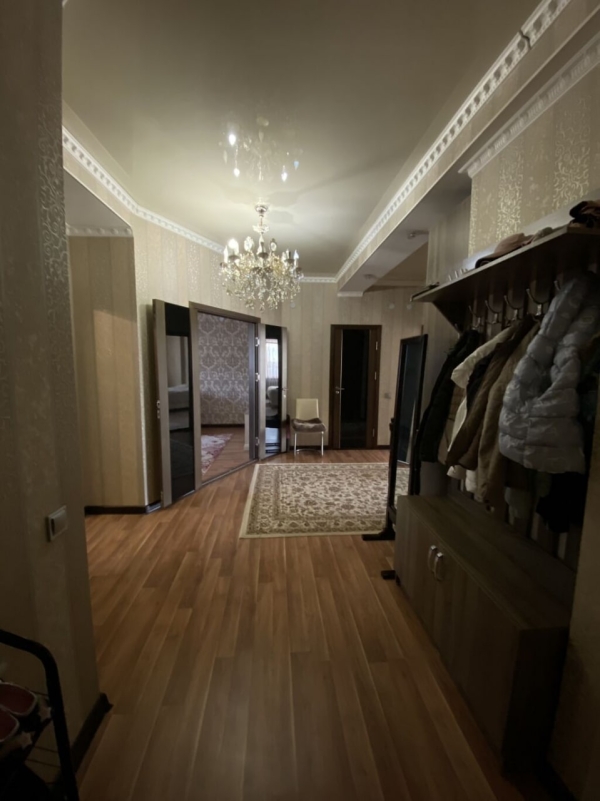 Продаю 3-к квартиру (90 м²) в Бишкеке