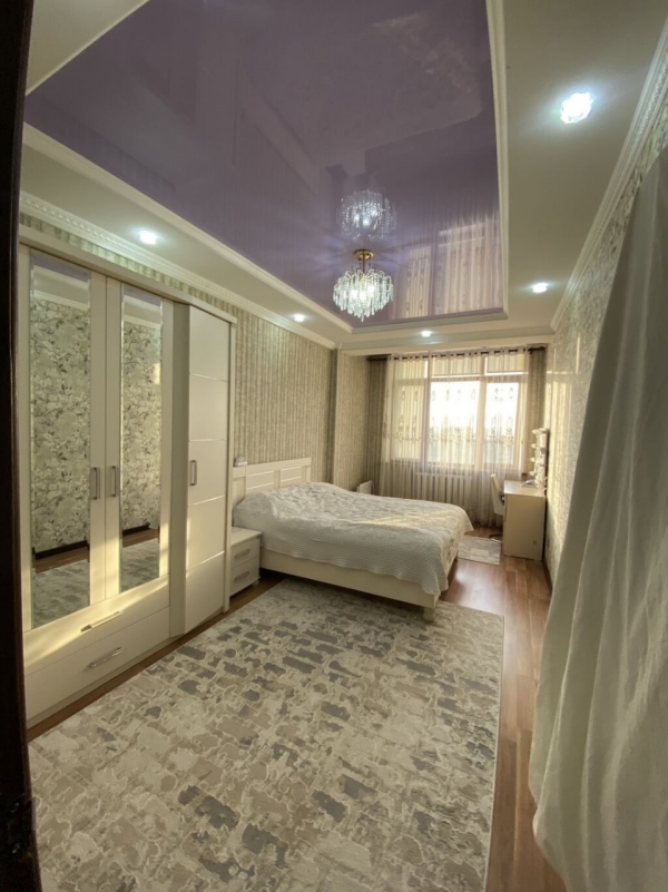 Продаю 3-к квартиру (90 м²) в Бишкеке