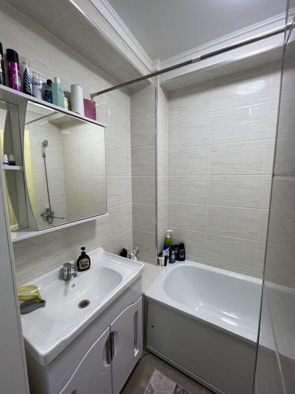 Продаю 2-к квартиру (57 м²) в Бишкеке