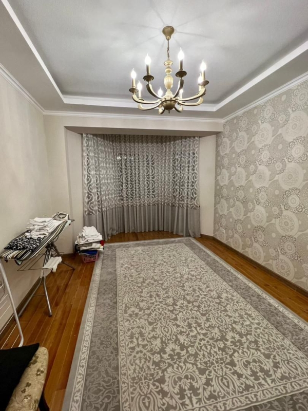 Продаю 3-к квартиру (146 м²) в Бишкеке