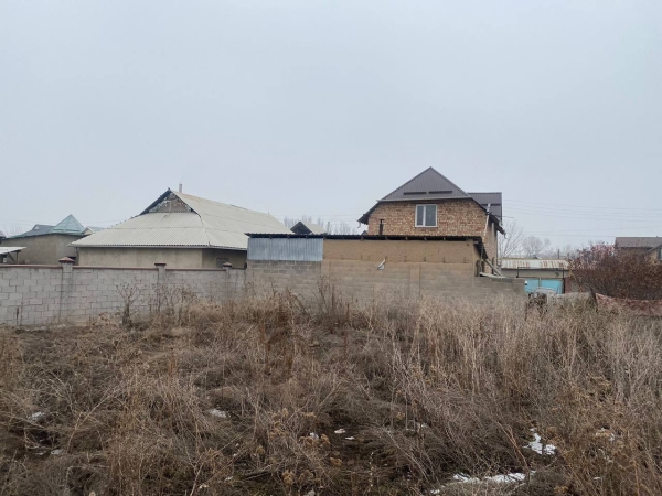 Продаю  участок (5 соток) в Бишкеке