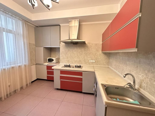 Продаю 3-к квартиру (160 м²) в Бишкеке
