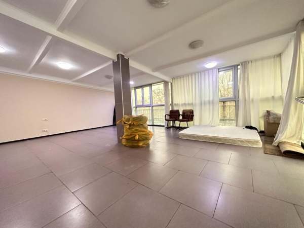 Продаю 3-к квартиру (160 м²) в Бишкеке