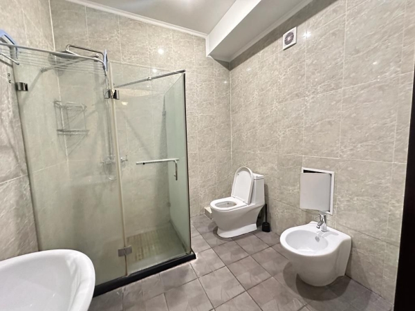 Продаю 3-к квартиру (160 м²) в Бишкеке