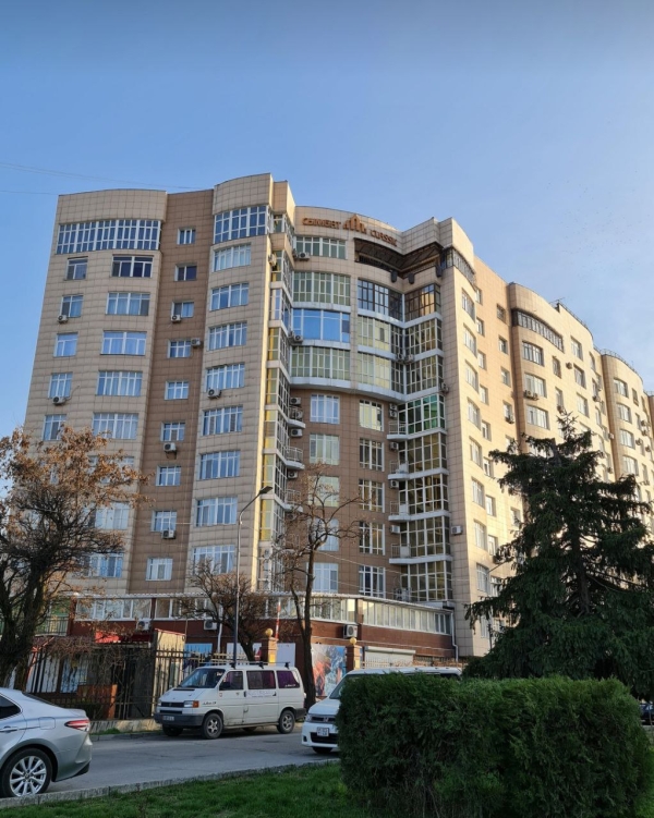 Продаю 3-к квартиру (160 м²) в Бишкеке