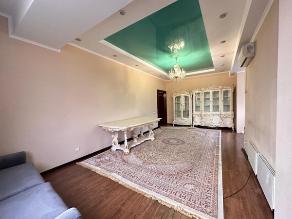 Продаю 3-к квартиру (160 м²) в Бишкеке