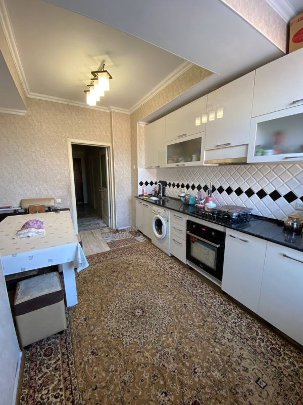 Продаю 2-к квартиру (65 м²) в Бишкеке