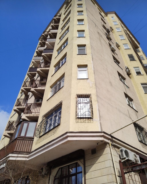Продаю 4-к квартиру (183 м²) в Бишкеке