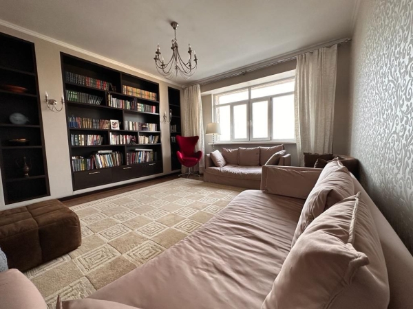Продаю 4-к квартиру (183 м²) в Бишкеке