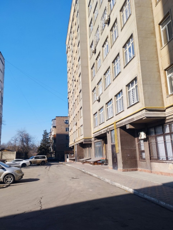 Продаю 2-к квартиру (64 м²) в Бишкеке