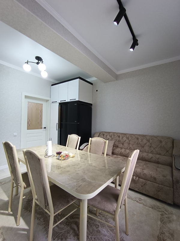 Продаю 3-к квартиру (97 м²) в Бишкеке