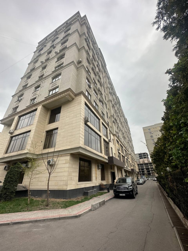 Продаю 4-к квартиру (154 м²) в Бишкеке