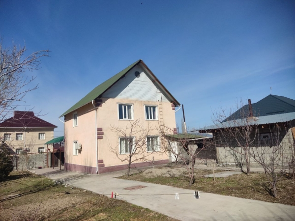 Продаю 7-к дом (200 м²) в Бишкеке
