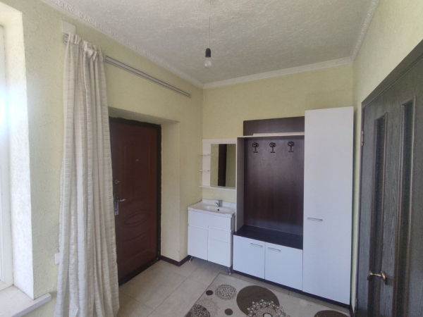 Продаю 7-к дом (200 м²) в Бишкеке