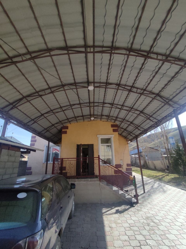 Продаю 7-к дом (200 м²) в Бишкеке