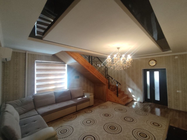 Продаю 7-к дом (200 м²) в Бишкеке