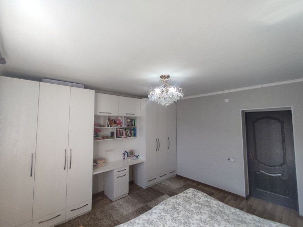 Продаю 7-к дом (200 м²) в Бишкеке