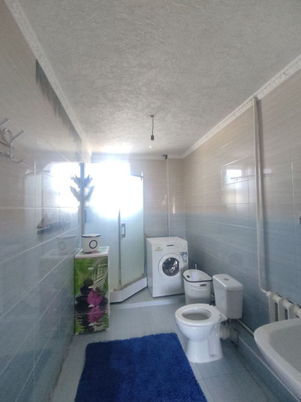 Продаю 7-к дом (200 м²) в Бишкеке