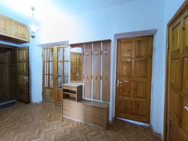 Продаю 3-к квартиру (67 м²) в Бишкеке