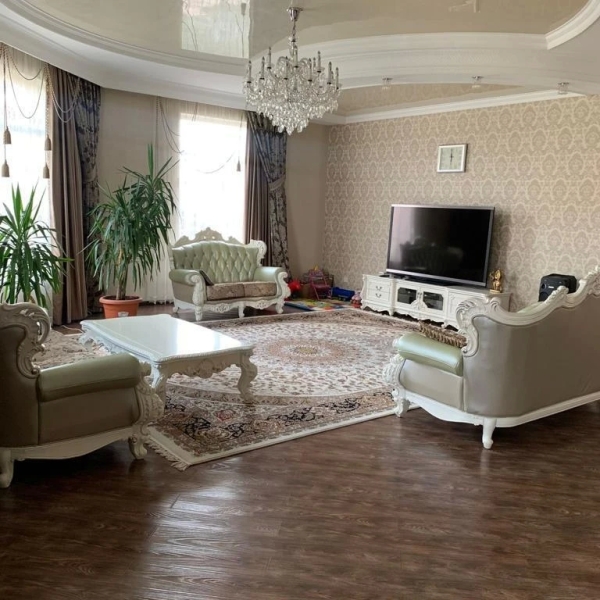 Продаю 12-к дом (1100 м²) в Бишкеке