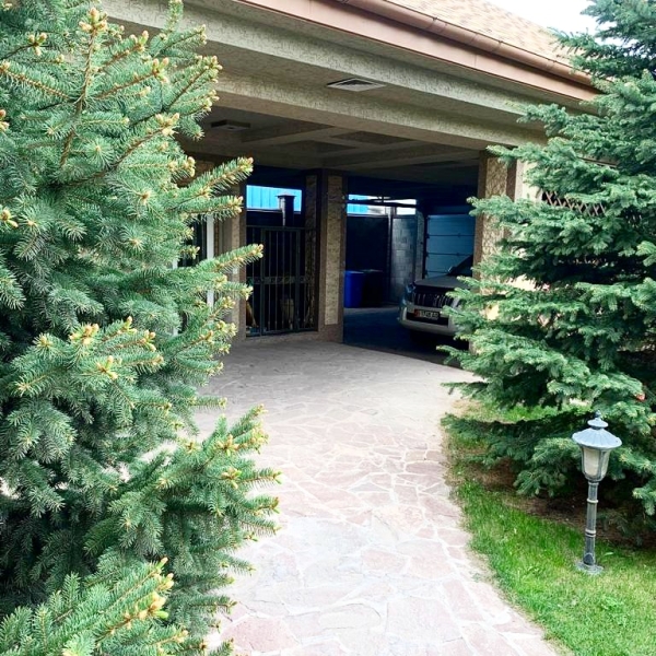 Продаю 12-к дом (1100 м²) в Бишкеке