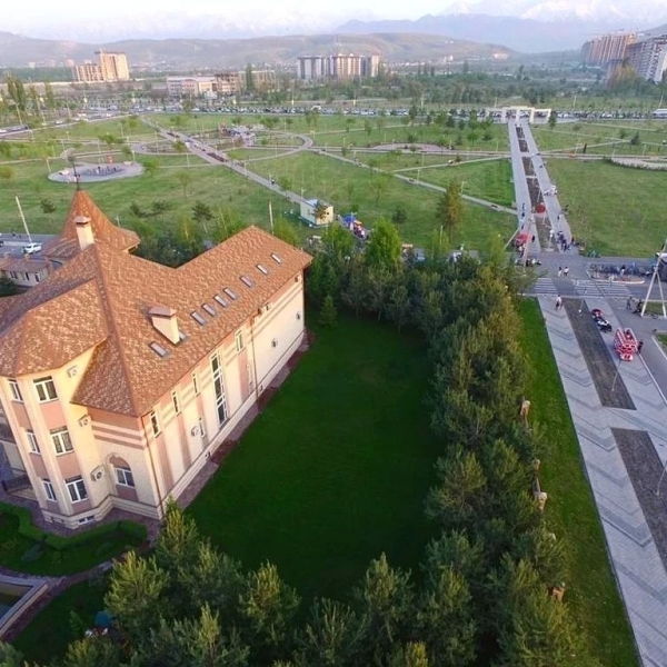 Продаю 12-к дом (1100 м²) в Бишкеке