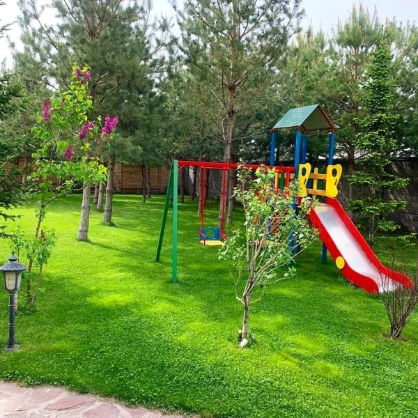 Продаю 12-к дом (1100 м²) в Бишкеке