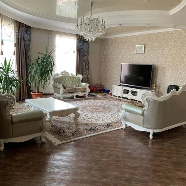Продаю 12-к дом (1100 м²) в Бишкеке
