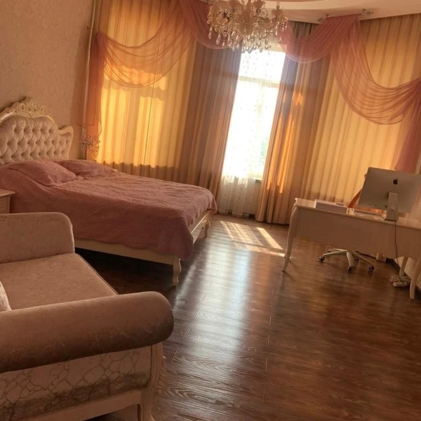 Продаю 12-к дом (1100 м²) в Бишкеке