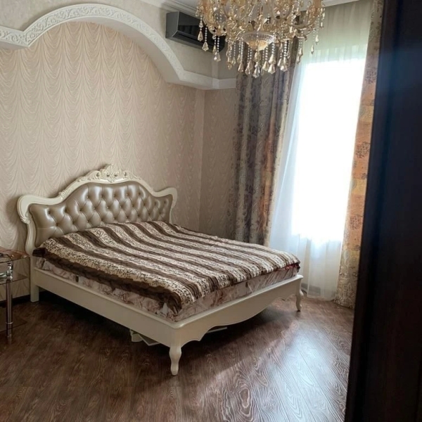 Продаю 12-к дом (1100 м²) в Бишкеке