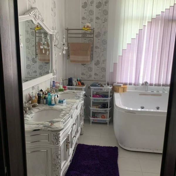 Продаю 12-к дом (1100 м²) в Бишкеке