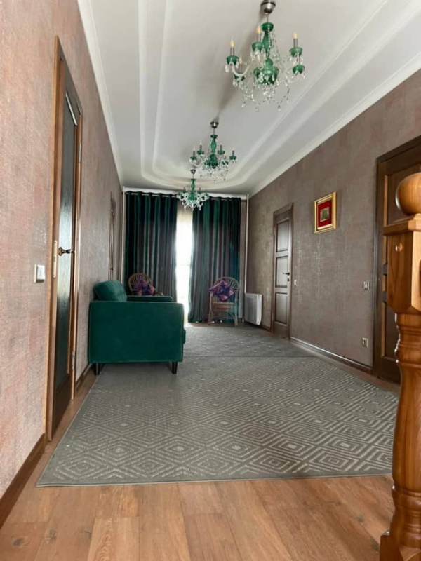Продаю 6-к дом (296 м²) в Бишкеке