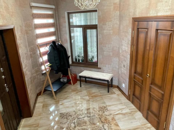 Продаю 6-к дом (296 м²) в Бишкеке