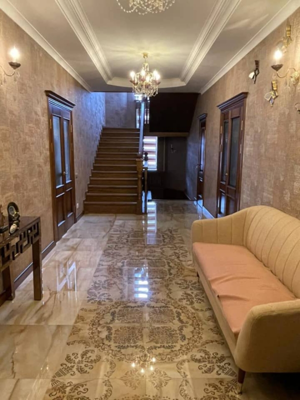 Продаю 6-к дом (296 м²) в Бишкеке