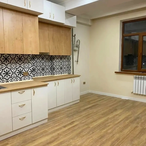 Продаю 2-к квартиру (77 м²) в Бишкеке