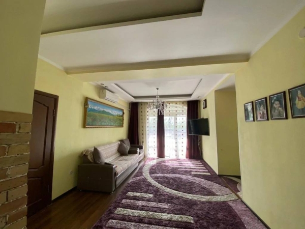 Продаю 8-к дом (297 м²) в Бишкеке