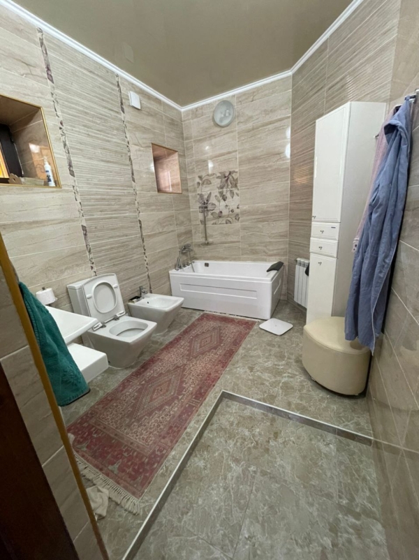 Продаю 6-к дом (400 м²) в Бишкеке