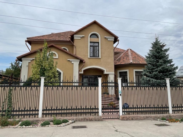 Продаю 6-к дом (400 м²) в Бишкеке