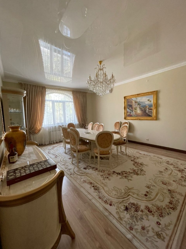 Продаю 6-к дом (400 м²) в Бишкеке