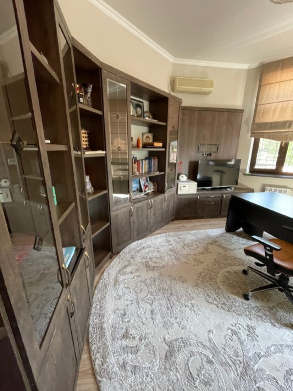 Продаю 6-к дом (400 м²) в Бишкеке