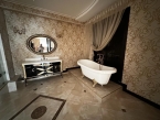 Продаю 4-к квартиру (590 м²) в Бишкеке